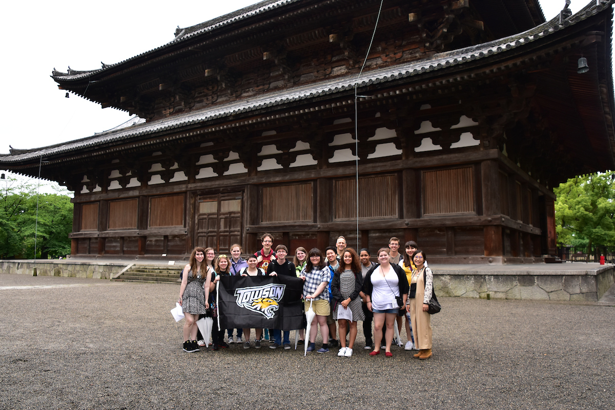 study abroad group in front of Japanese temple