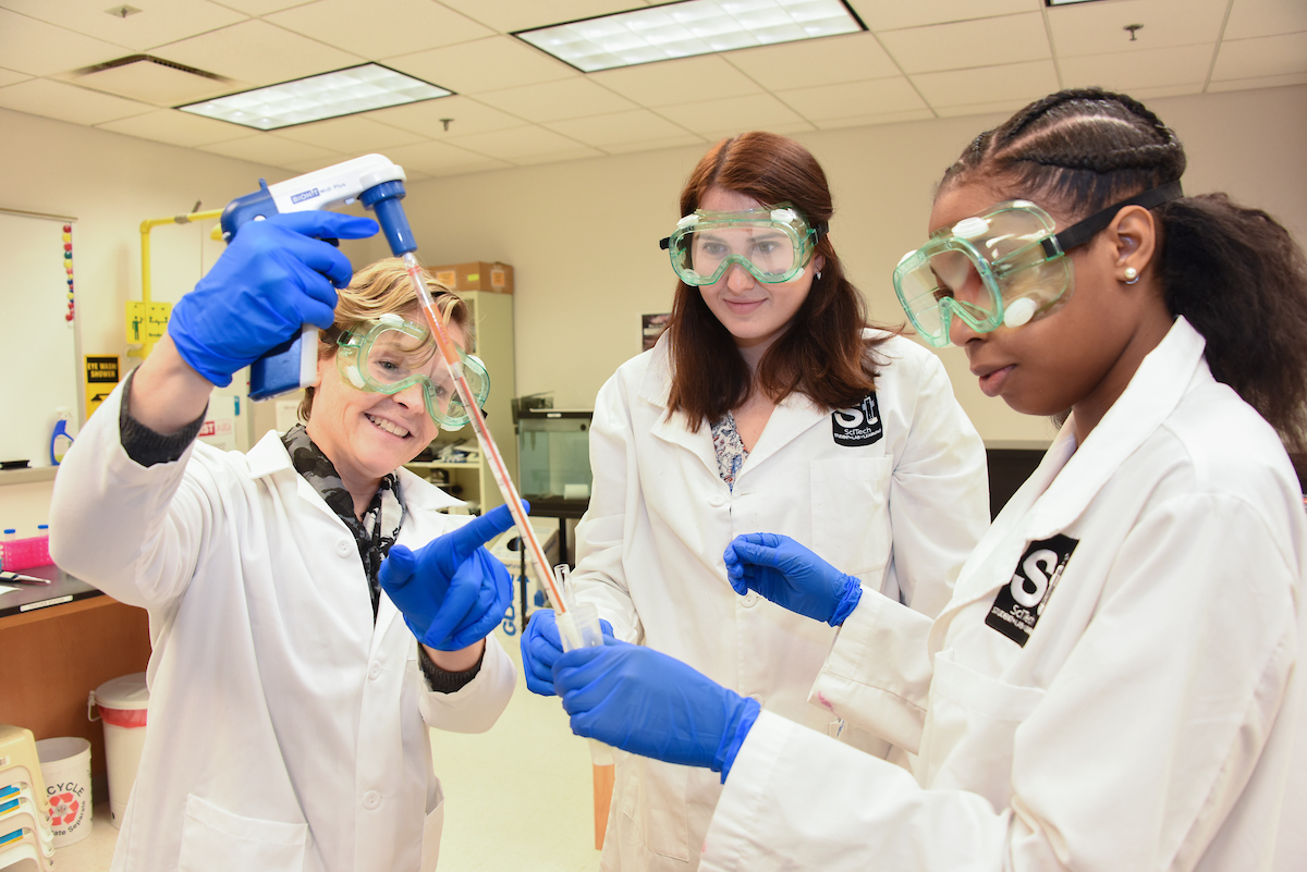 The students with goggles in a lab